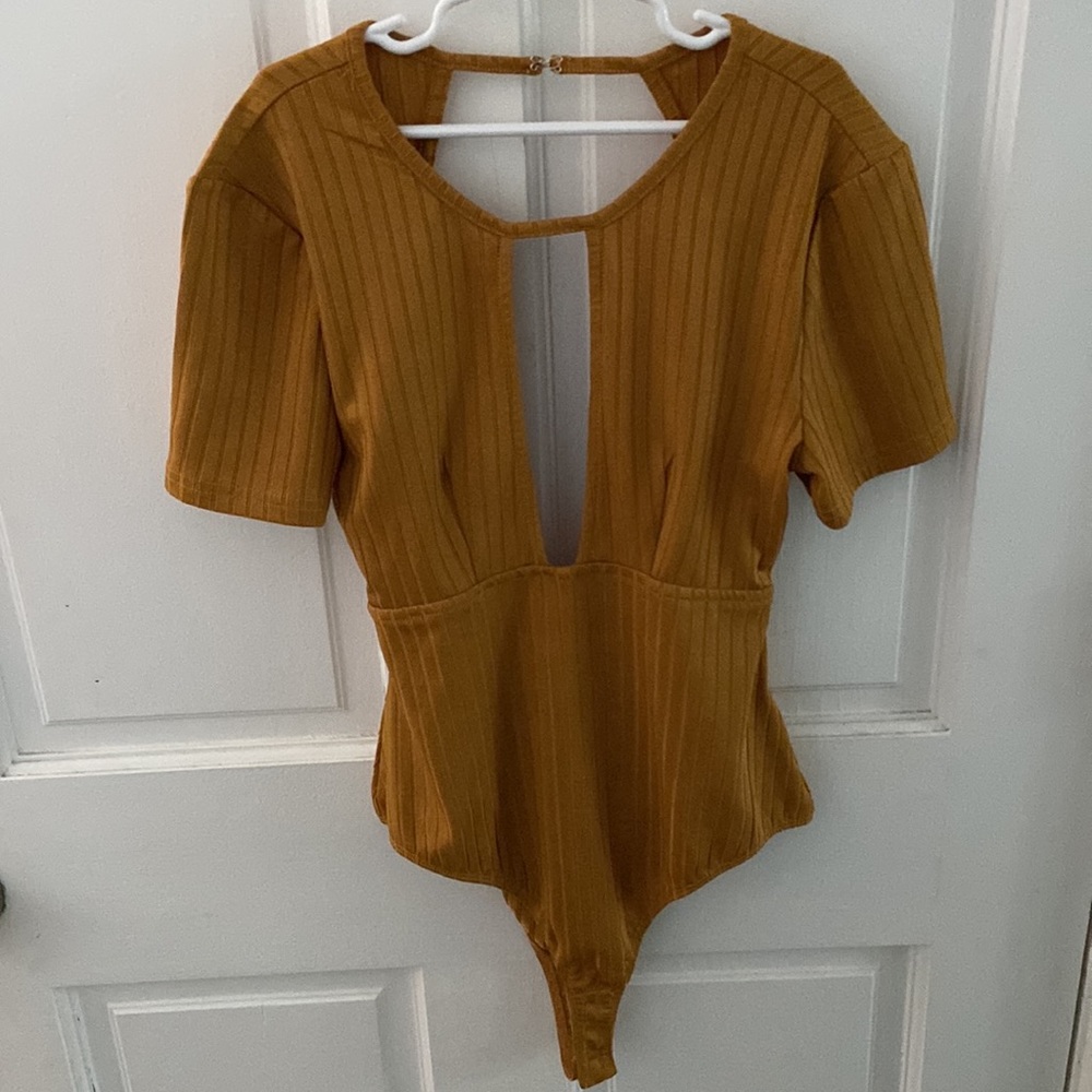 LIRA short sleeved ribbed bodysuit